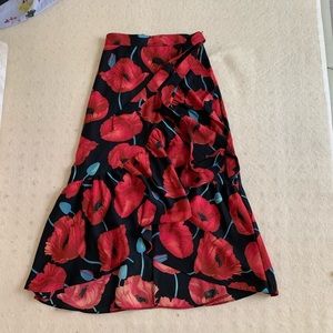H&M NWT POPPY PRINT ASSYMETRICAL SKIRT
